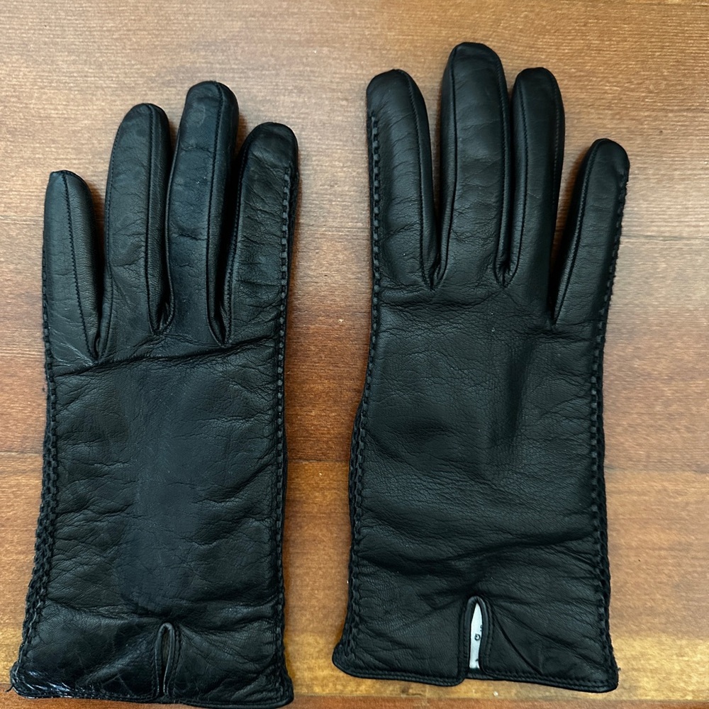 Elegant Black Leather Gloves